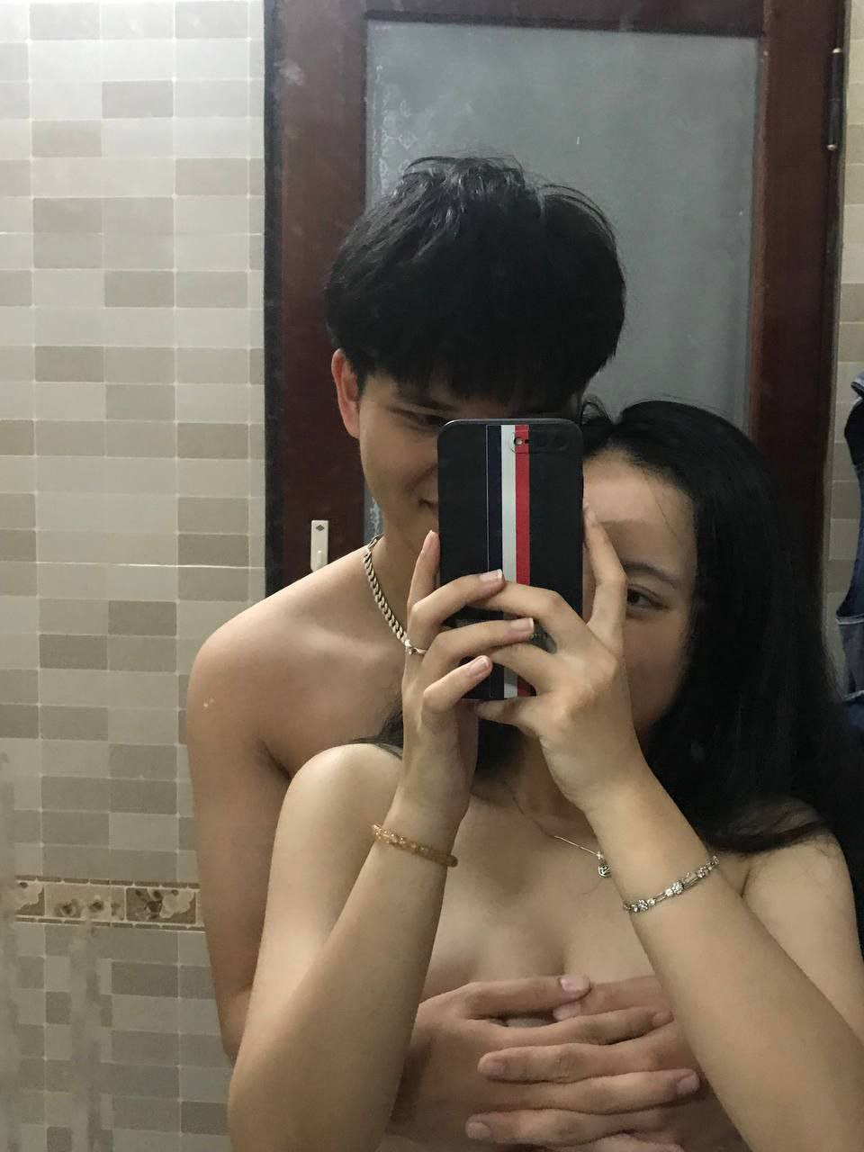 Người chồng cắm sừng, vợ của con trai chuyển sang yêu bố chồng